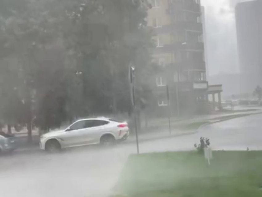 Опубликовано видео мощнейшего урагана в Северном микрорайоне Воронежа