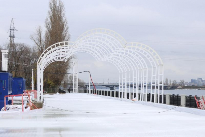 Опубликован график работы катка на Адмиралтейской площади в Воронеже 