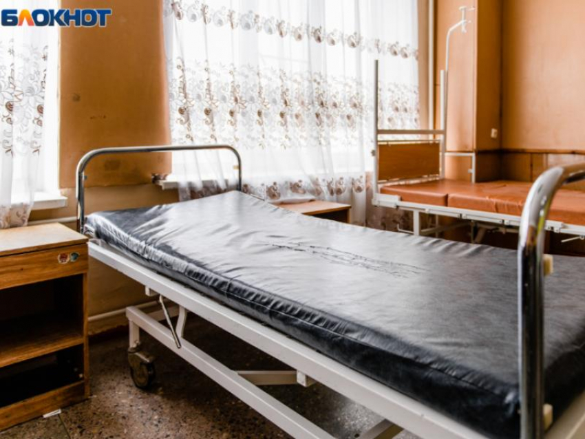 Сотрудник воронежского завода упал с 1,5-метровой высоты