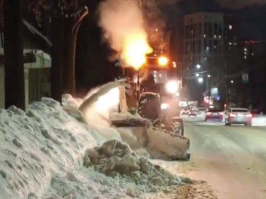 Десять олимпийских бассейнов снега вывезли за одну ночь из Советского района Воронежа 