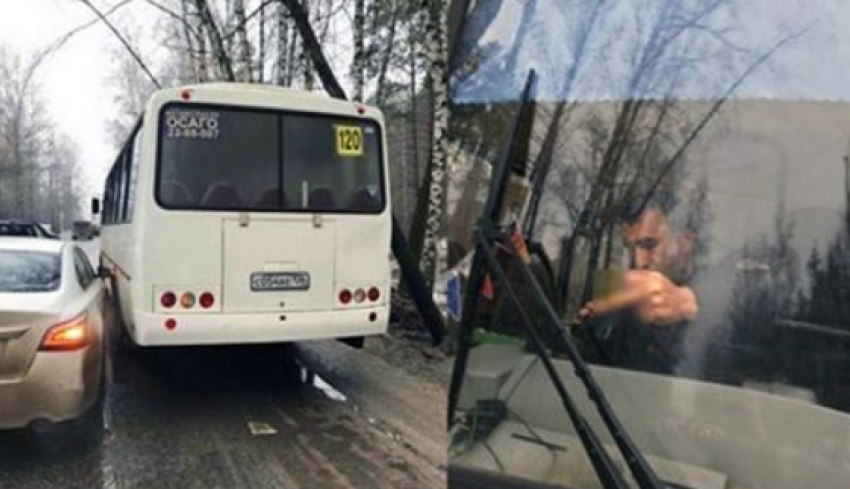 Очевидцы: В Воронеже водитель маршрутки плюнул на голову автомобилистки после ДТП