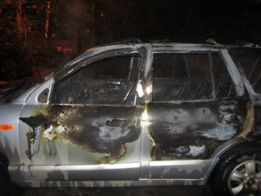 В Воронеже в Центральном районе сгорели автомобили «Хендай» и «ВАЗ-2101»