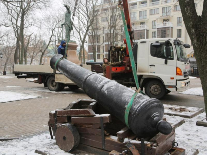 Стало известно, почему из Петровского сквера исчезли пушки