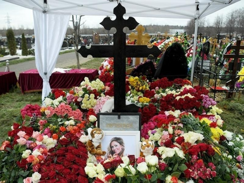 Народного артиста СССР Андреева похоронят рядом с могилой Юлии Началовой