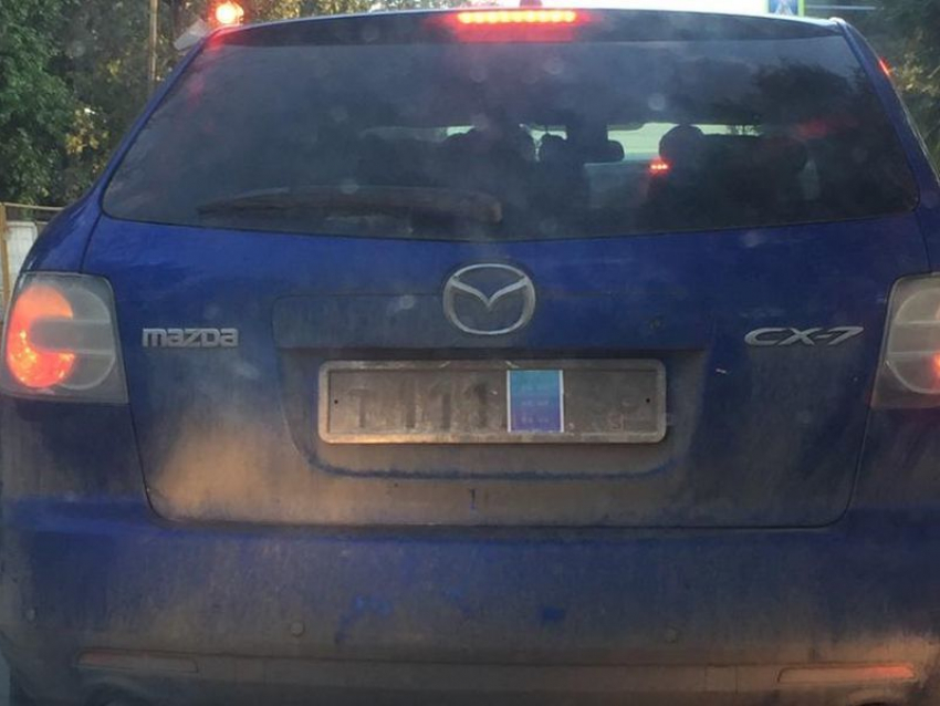 Mazda c законспирированными блатными номерами заметили в Воронеже