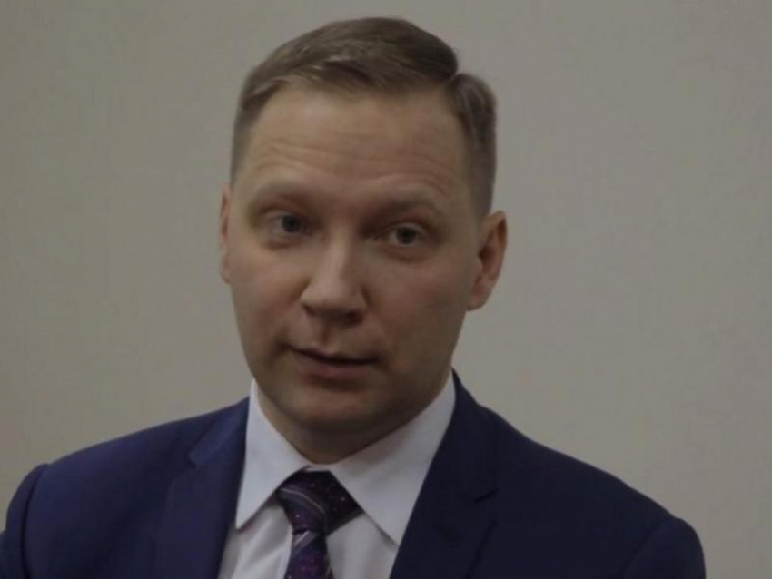 Мошенники прикинулись воронежским министром ЖКХ и энергетики и стали выводить его друзей на диалог
