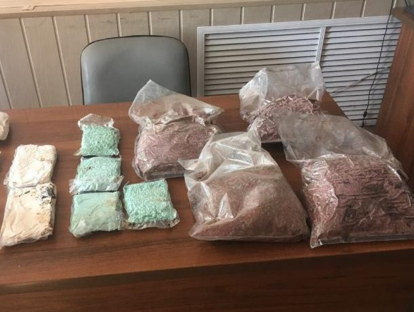 В Воронеже изъяли 2 кг наркотиков у гостя из 35-го региона