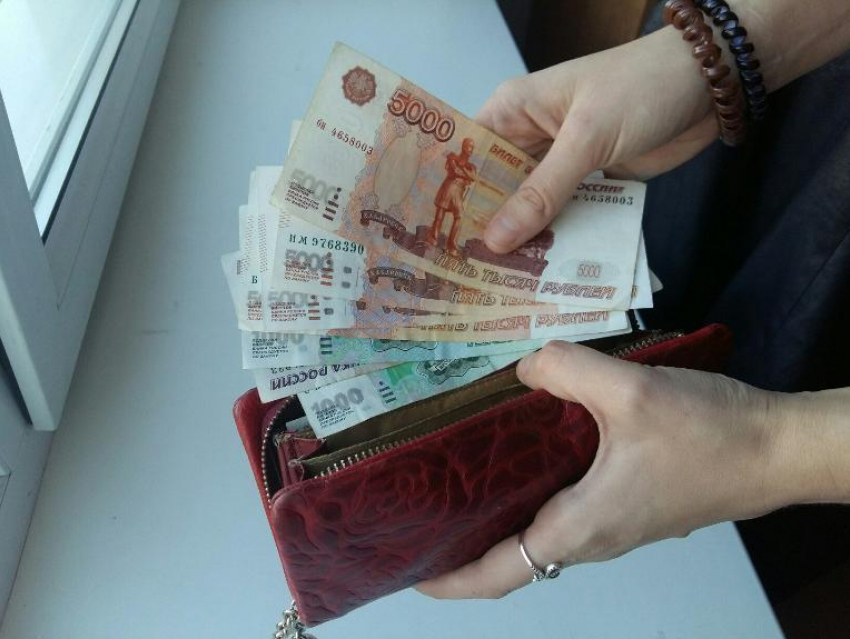 Заведующая детсада в Воронеже заплатила своему знакомому почти 200 тысяч рублей
