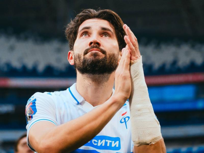 Два матча со сломанной рукой отыграл полузащитник воронежского «Факела»