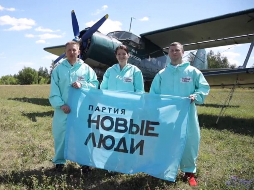 «Новые люди» прыгнули с парашютом за ВДВ в Воронеже
