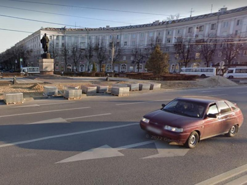 В Воронеже перекроют движение на привокзальной площади у памятника Черняховскому