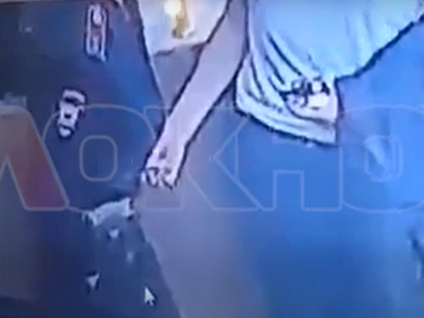 Человека, запихивающего в карман полицейского Объект Икс, сняли на видео в Воронеже