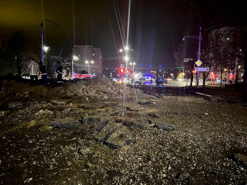 Гигантская 20-метровая воронка образовалась после взрыва в центре Белгорода