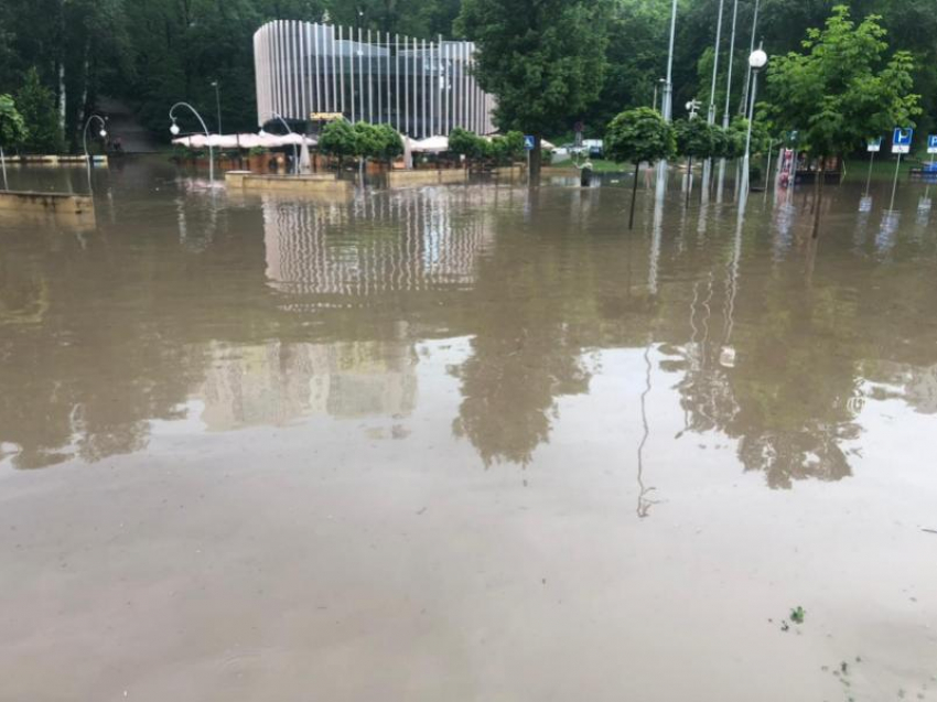 Воронежский Центральный парк закроют на трое суток после затопления