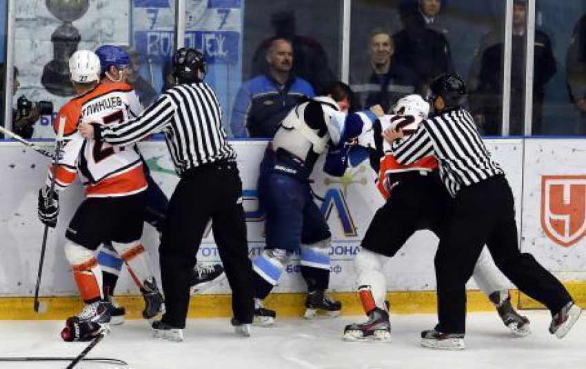 Воронежский «Буран» проиграл ангарскому «Ермаку» выигрышный матч