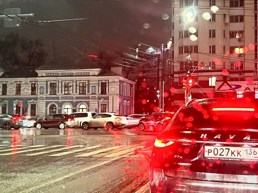 «Едем 2 часа»: ад на дорогах и пробки в 9 баллов возникли в Воронеже