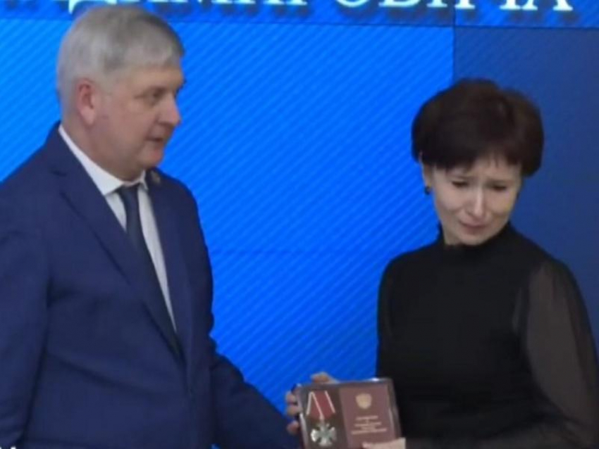 Орден Мужества вручил воронежский губернатор семье погибшего в ходе СВО разведчика