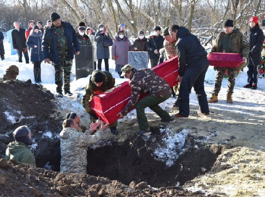 Останки воинов-освободителей перезахоронили в Воронежской области 