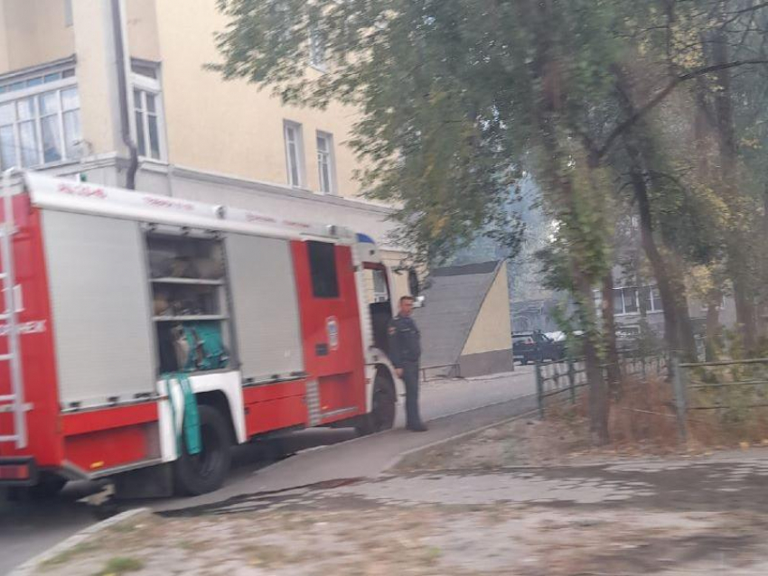  Опубликовано видео горящего сарая в Воронеже