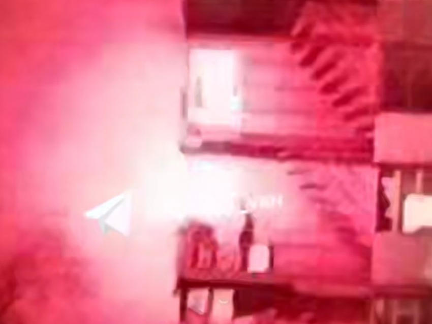 Взрывы во время угрозы атаки БПЛА попали на видео в Воронеже