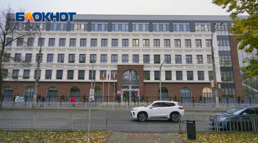 Мэрия выдвинула претензию в 280 млн рублей строителю «знаменитой» воронежской школы №45