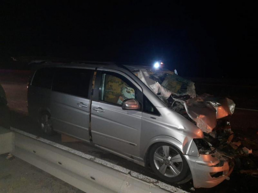 Смертельное столкновение Mercedes с КамАЗом произошло на воронежском участке М-4 «Дон»