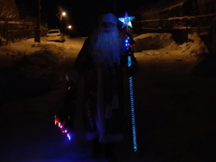 Футуристического Деда Мороза сняли на видео в Воронеже