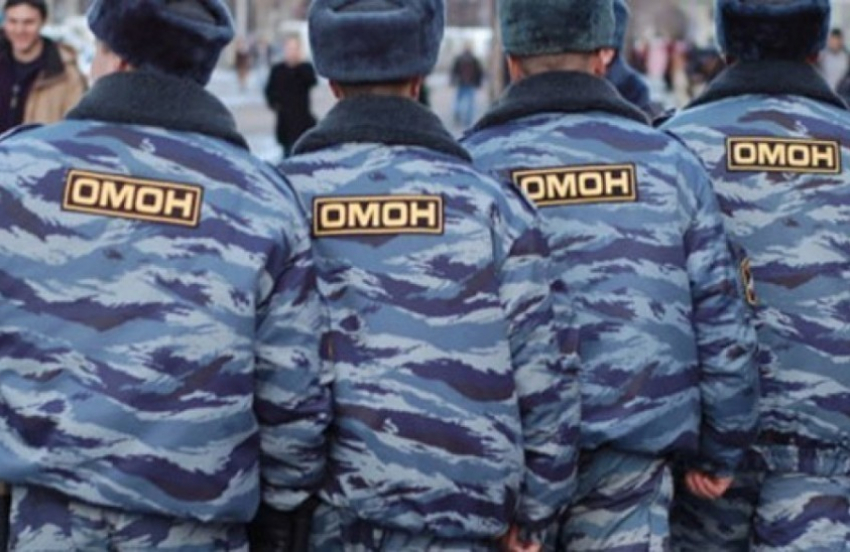 В Воронеже подвыпивший мужчина чуть не отобрал у омоновца пистолет