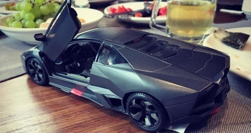 Жители Воронежа подарили популярному автоблоггеру Lamborghini