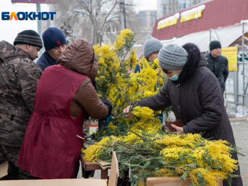 Мужчины решили сэкономить на подарках и цветах для воронежских женщин в 2023 году 