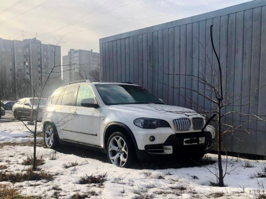 Воронежец попал под уголовное дело за ввоз в страну BMW X5
