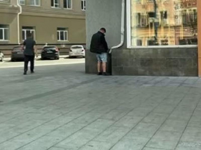 Мокрое осквернение главной улицы Воронежа попало на видео