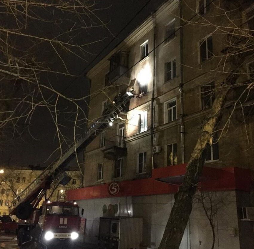 В Воронеже при крупном пожаре в Левобережном районе погиб человек