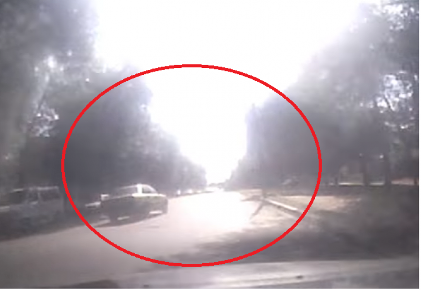 Воронежские гонщик врезался в припаркованные авто на огромной скорости и попал на видео