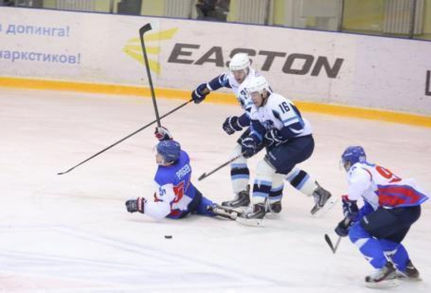 Воронежский «Буран» красиво выиграл у волжской «Ариады»