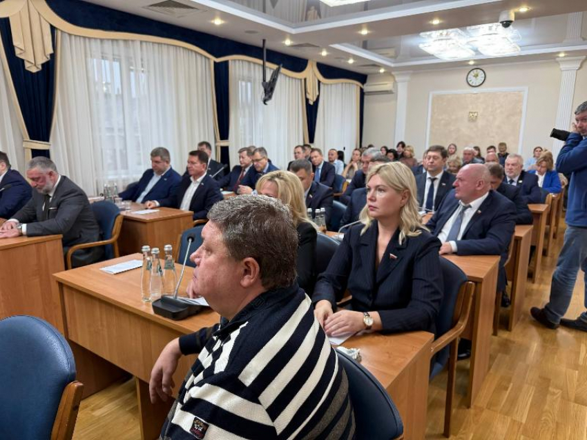 В Воргордуме объяснили, почему журналистам запретили снимать депутатов на телефон