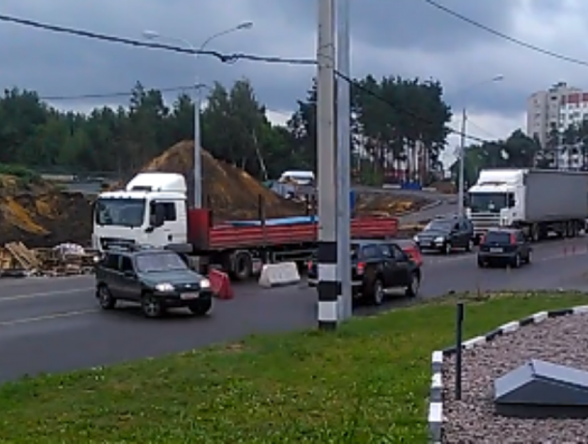 Причину пробок на новой развязке в Воронеже наглядно показали на видео
