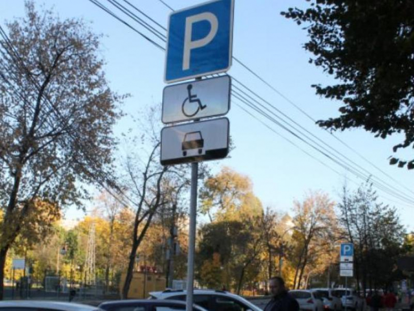 Воронежских автомобилистов предупредили о платной парковке на 9 Января