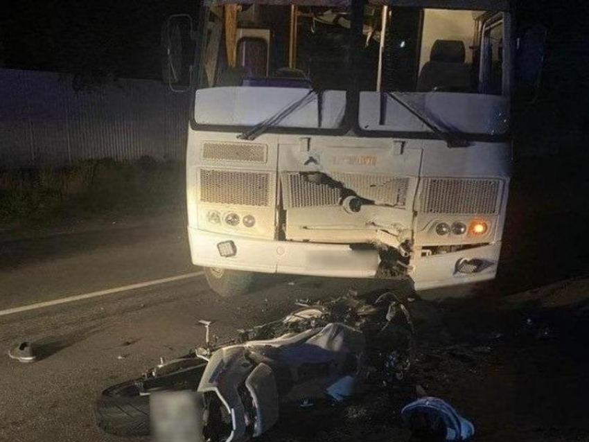 Смертельное столкновение автобуса и мотоцикла произошло в Воронежской области