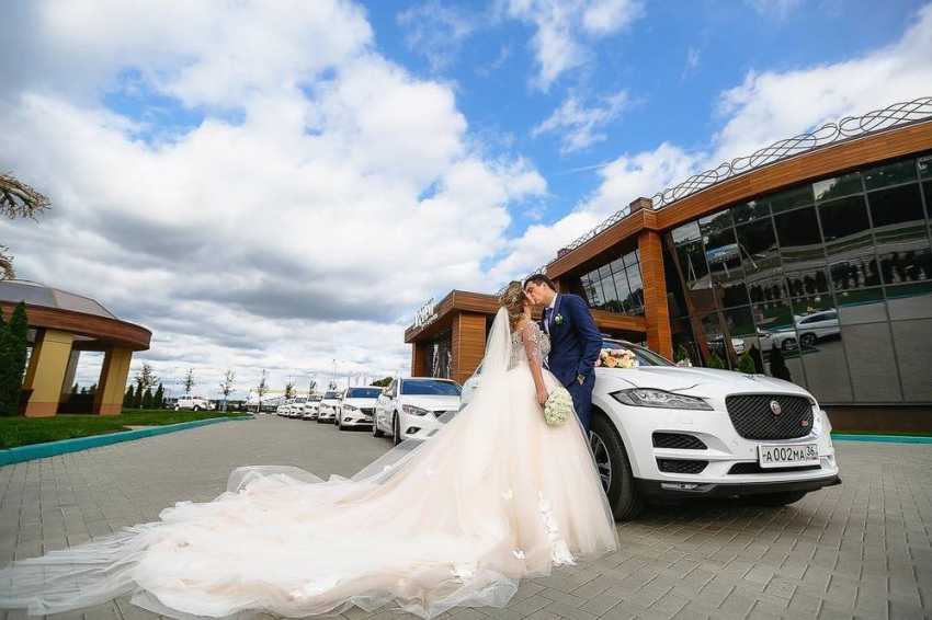 Пользователи Сети позавидовали свадебному платью воронежской невесты