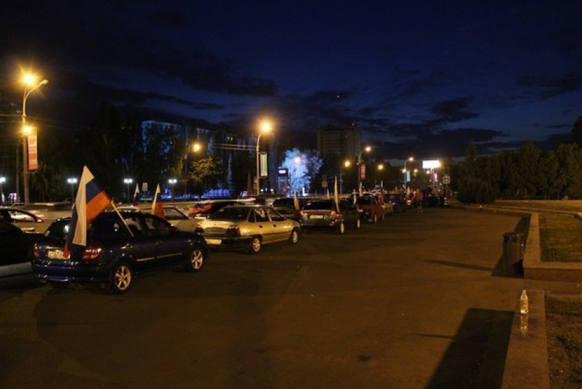 В Воронеже более 50 машин приняли участие в автопробеге, приуроченном ко Дню России