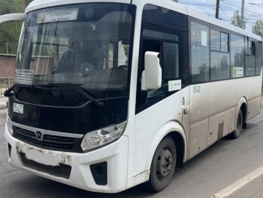 Маршрутка с 18 пассажирами врезалась в грузовик в Воронеже 