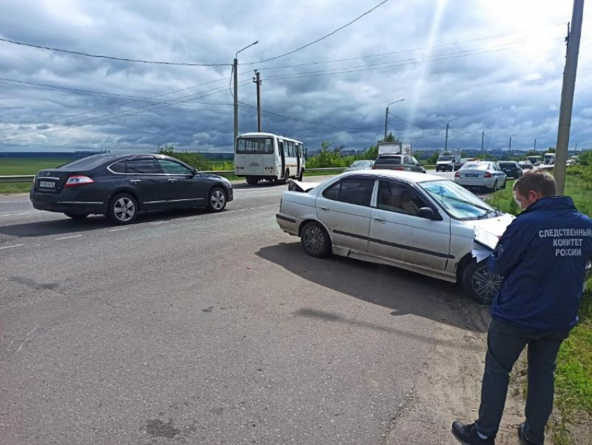 Следователи начали проверку после наезда автобуса на полицейского под Воронежем 