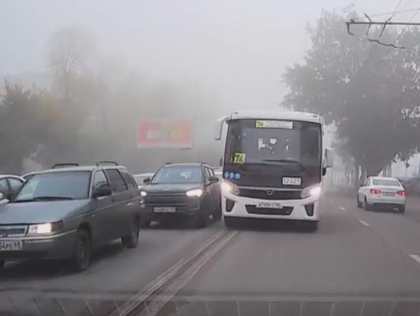 Наездил на лишение: сверхнаглое поведение маршрутчика попало на видео в Воронеже