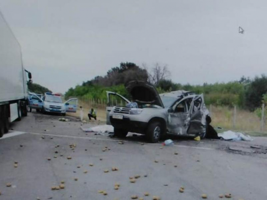 Опубликованы жуткие снимки смертельной массовой аварии с грузовиком на М-4 «Дон»