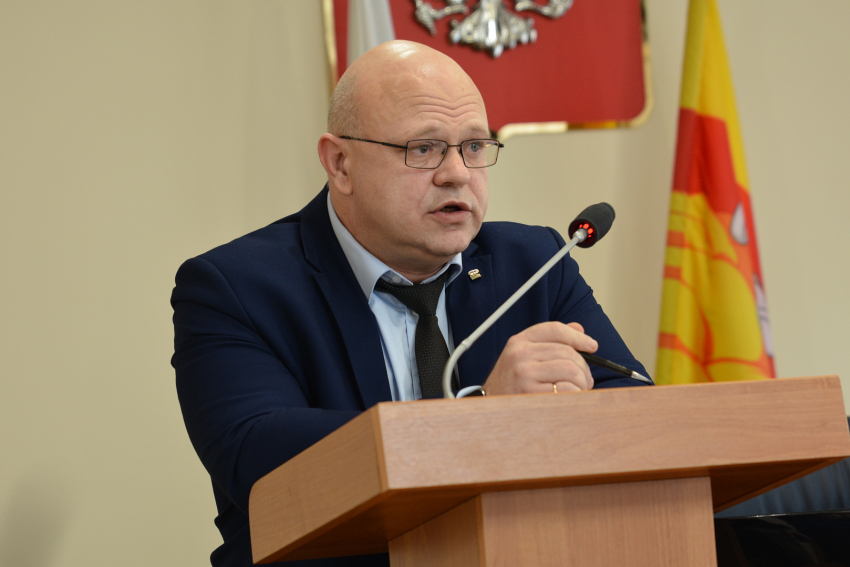 Помирить воронежцев с управляшками захотел начальник ГЖИ