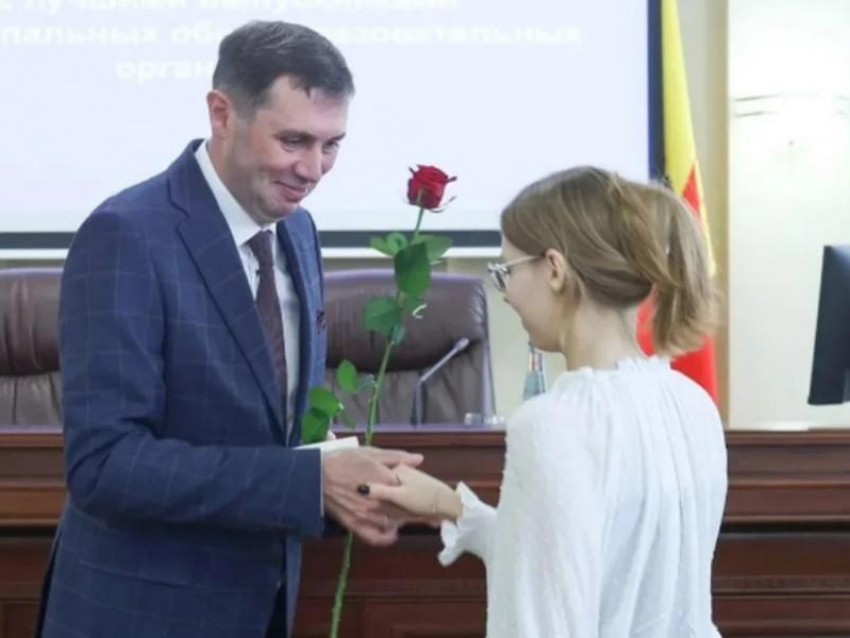 Результаты ЕГЭ, встреча с мэром и советы для будущих старшеклассников – всё из интервью с воронежской абитуриенткой