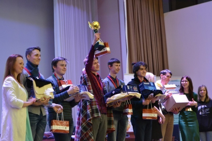 Юные химики из Воронежа стали лучшими в стране на научном турнире в Санкт-Петербурге