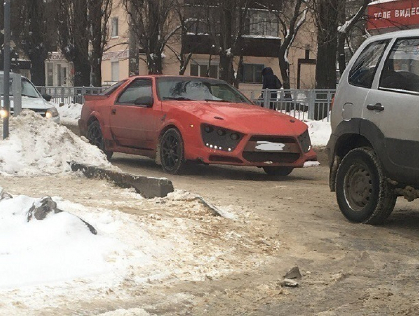 Chrysler Daytona Shelby с омерзительным тюнингом сфотографировали в Воронеже 