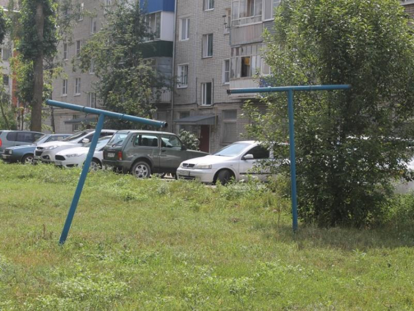 Общественники упрекнули чиновников в скверном ремонте дворов под Воронежем